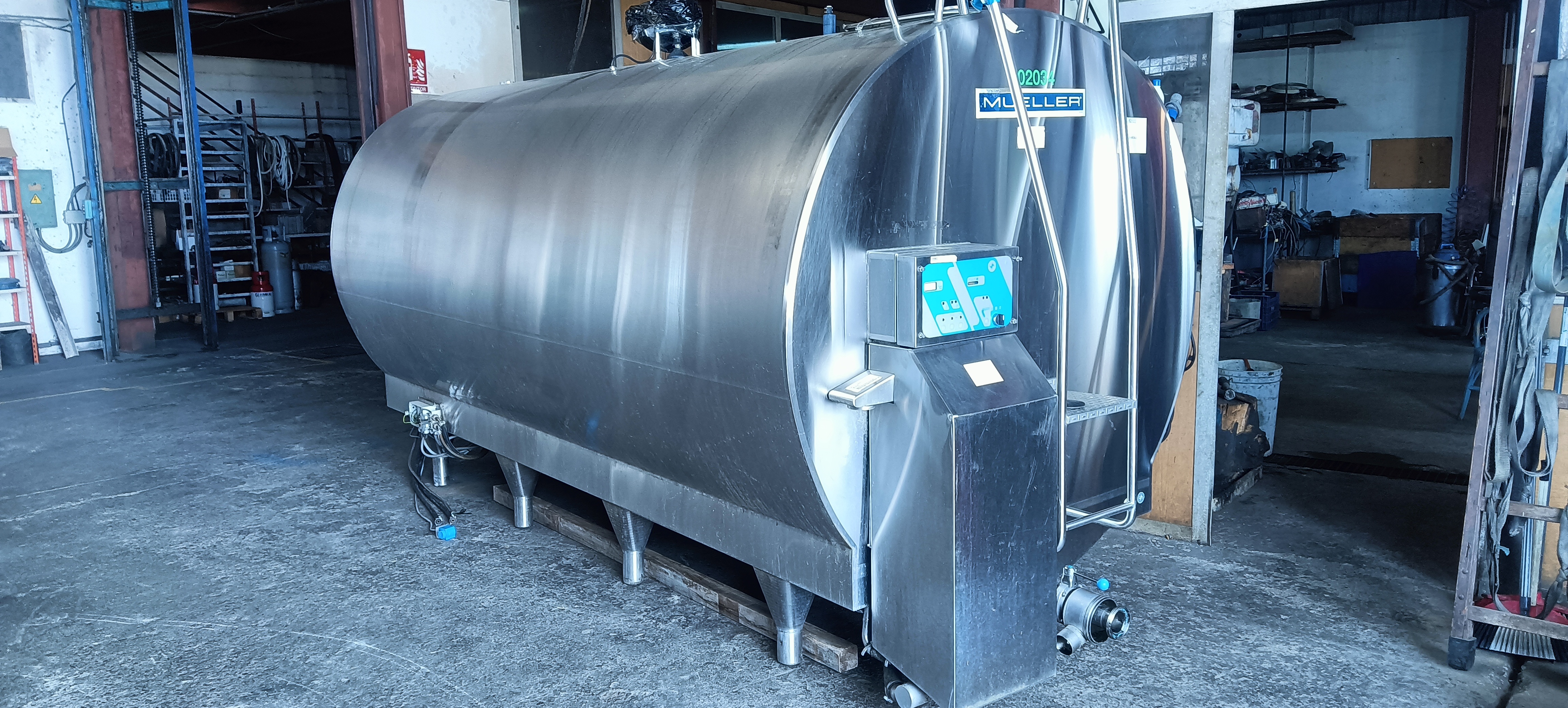 Carlos de las Cuevas, tanque de leche TANQUE MUELLER P-7000